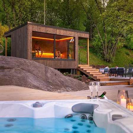 Trolltunga Sleep * Tyssedal